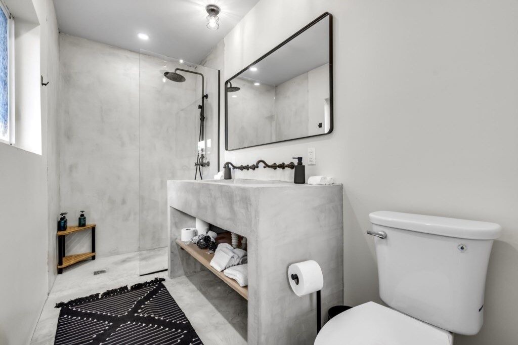 Photo of Bathroom in Golden Glades