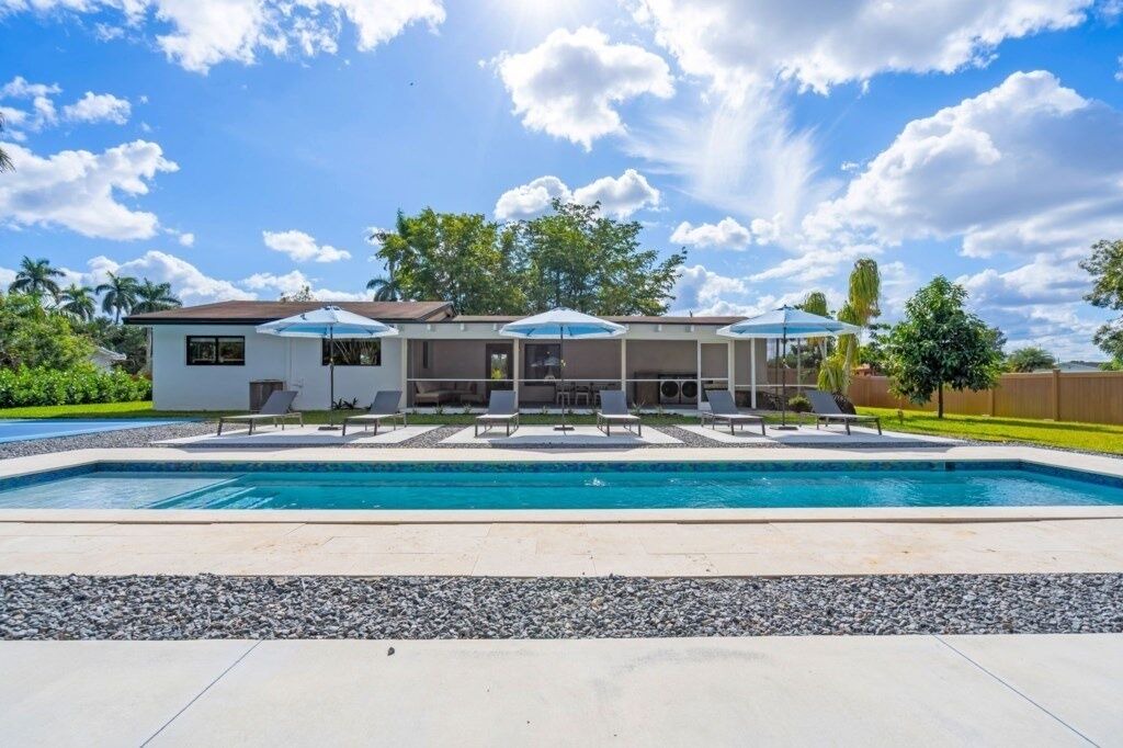 Photo of Outdoor in Golden Glades
