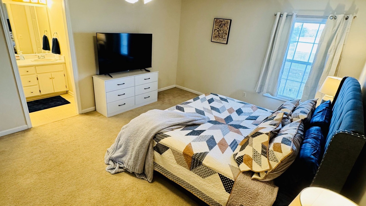 Photo of Bedroom in Enterprise