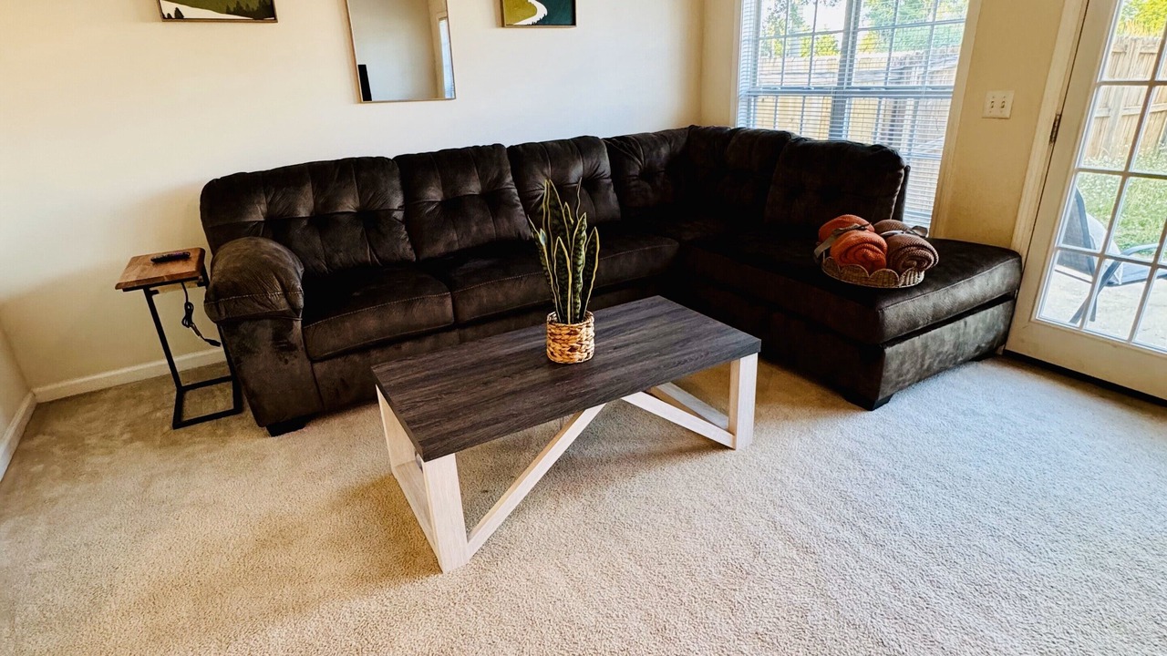 Photo of Livingroom in Enterprise