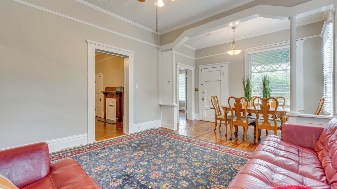 Photo of Livingroom in East Hill