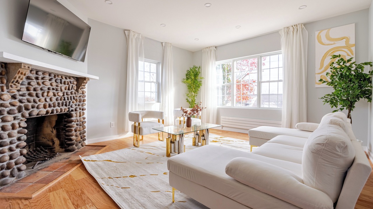 Photo of Livingroom in Southeast Yonkers