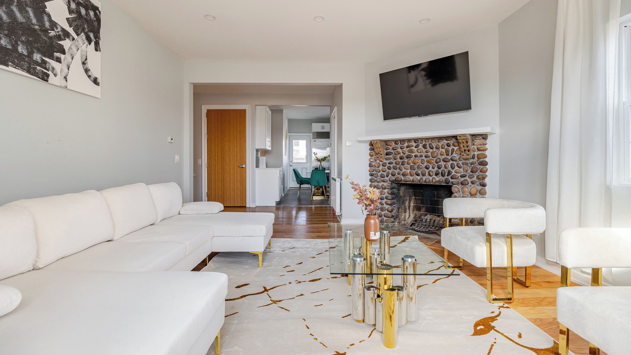Photo of Livingroom in Southeast Yonkers