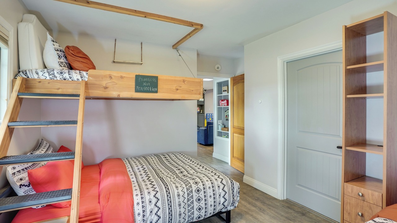 Photo of Bedroom in Harbor