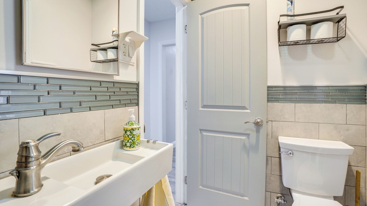 Photo of Bathroom in Harbor