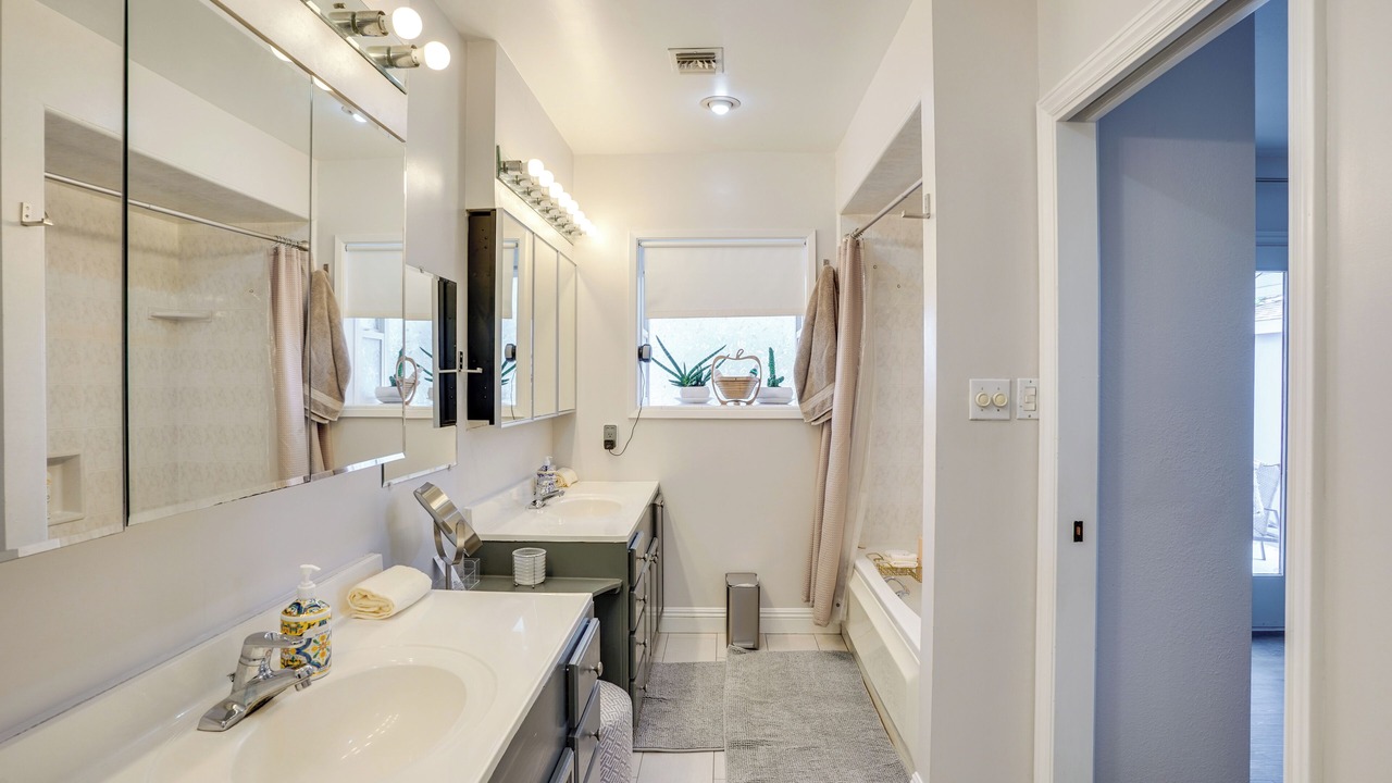 Photo of Bathroom in Harbor