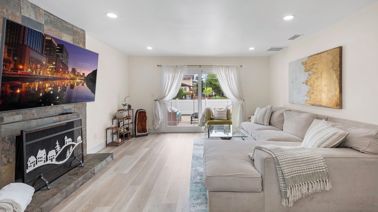 Photo of Livingroom in University City