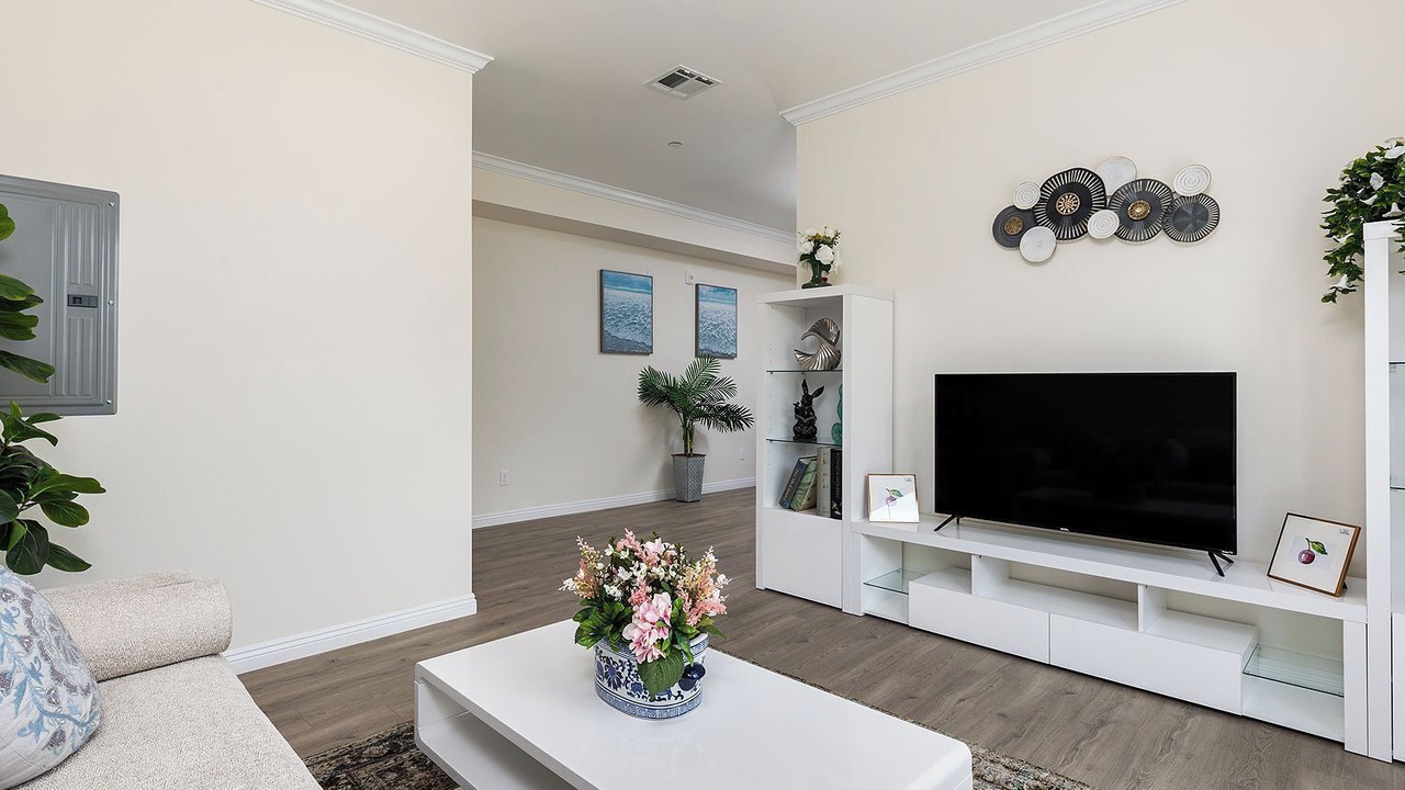 Photo of Livingroom in Mid Central
