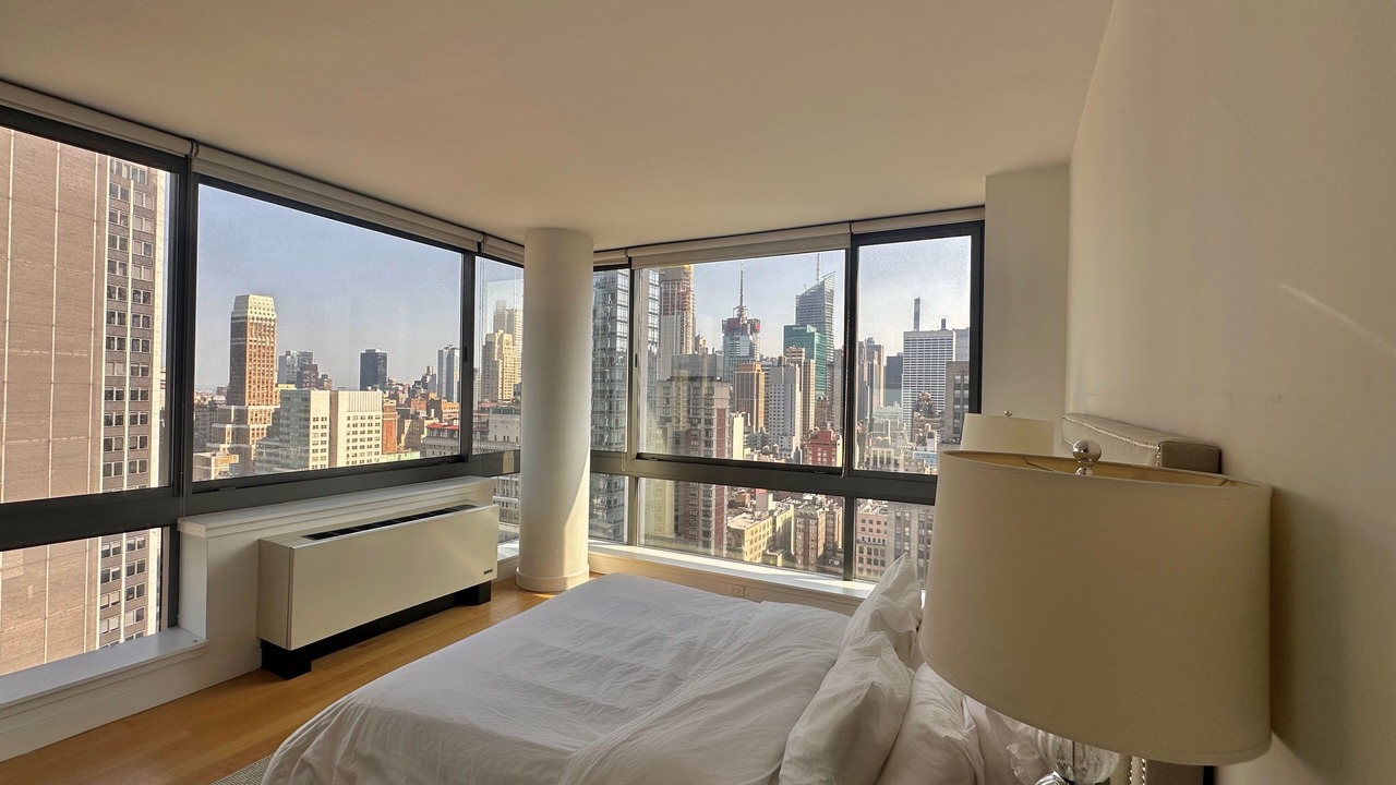 Photo of Bedroom in Midtown