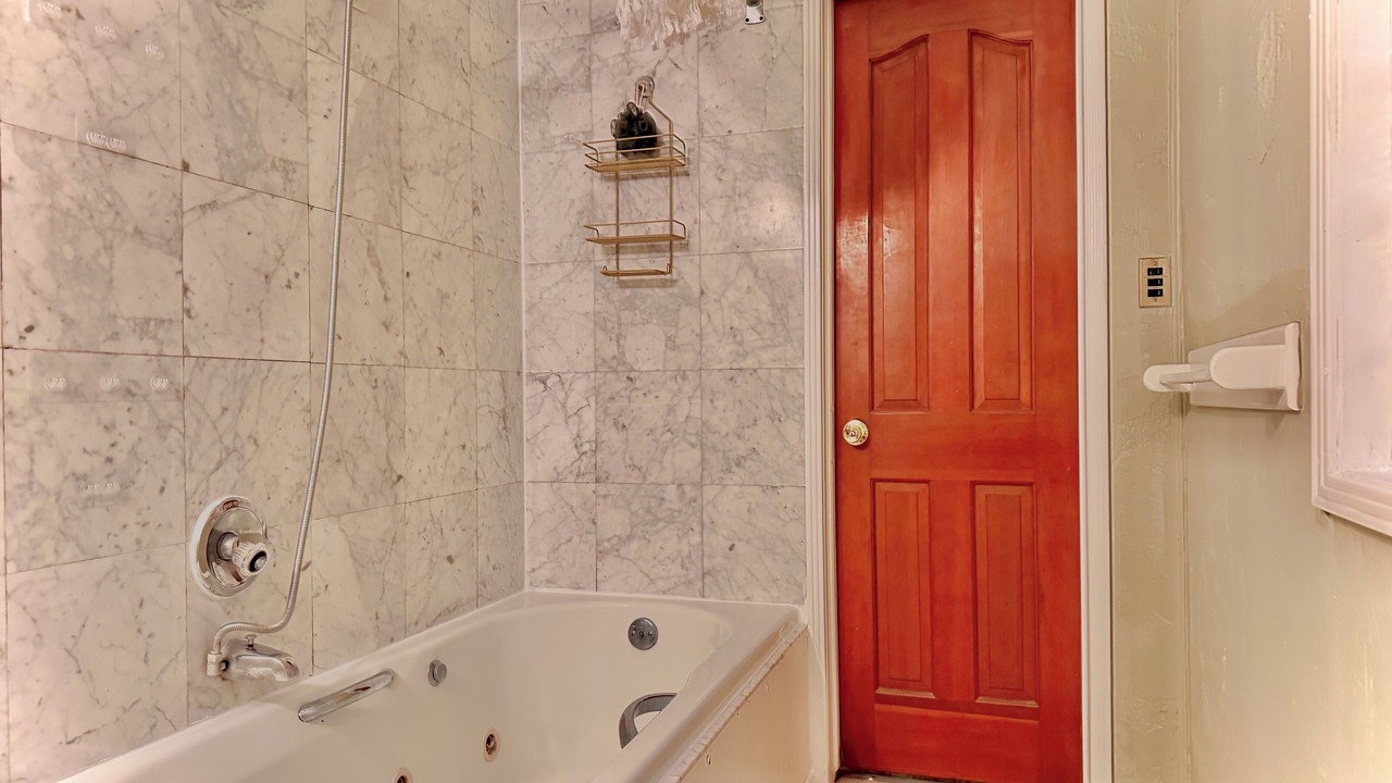 Photo of Bathroom in Mar Vista