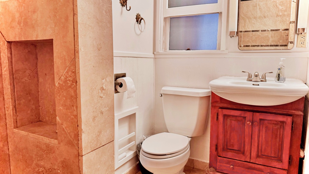 Photo of Bathroom in Mar Vista