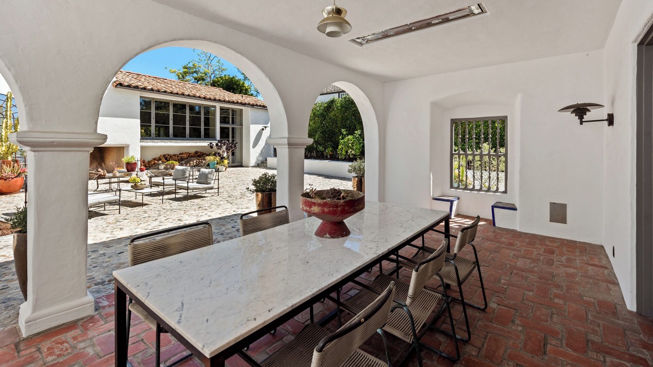Photo of Outdoor in Greater Wilshire - Hancock Park