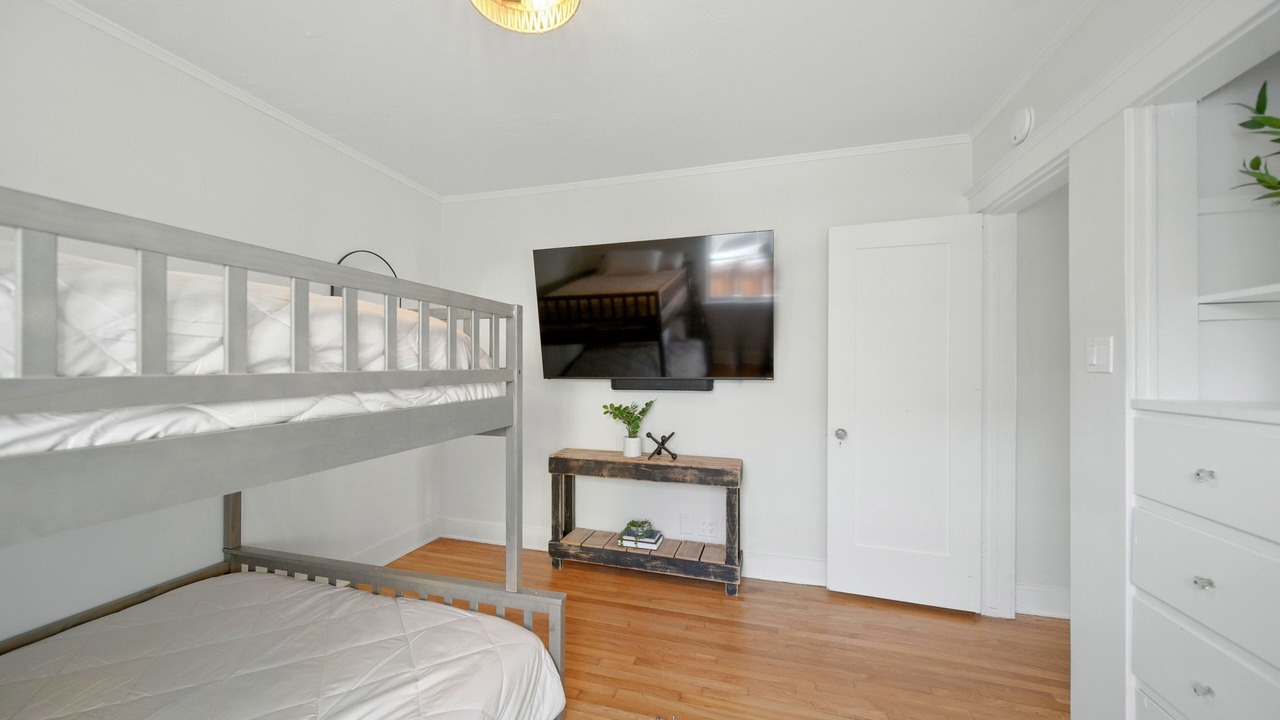 Photo of Bedroom in Belmont Shore