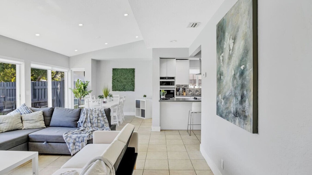 Photo of Livingroom in North Central Hollywood
