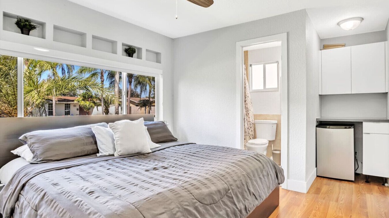 Photo of Bedroom in North Central Hollywood
