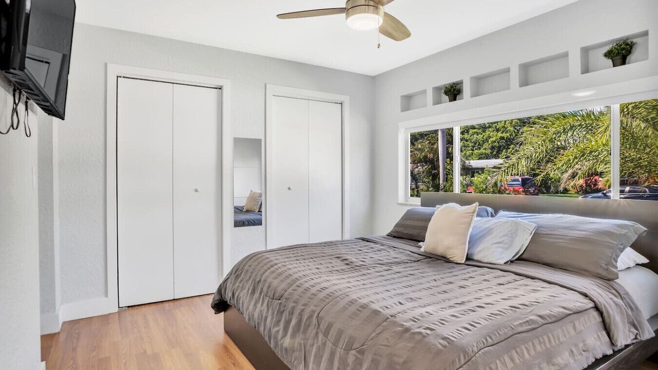 Photo of Bedroom in North Central Hollywood