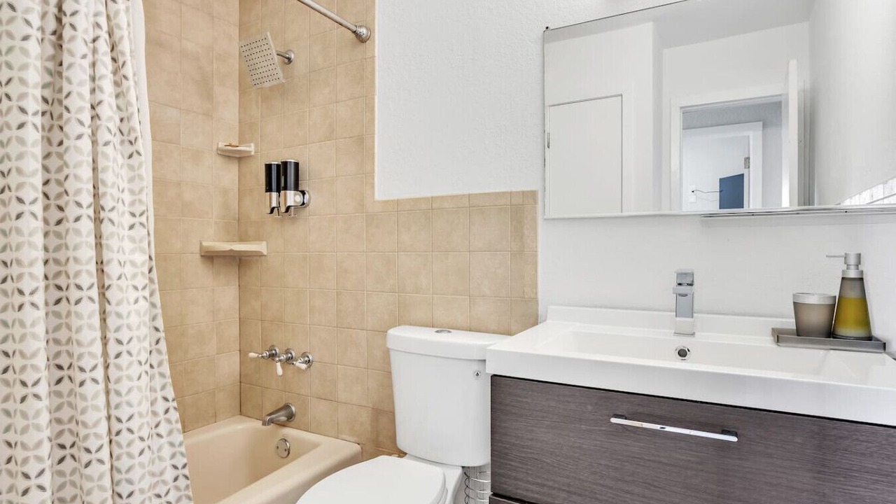 Photo of Bathroom in North Central Hollywood