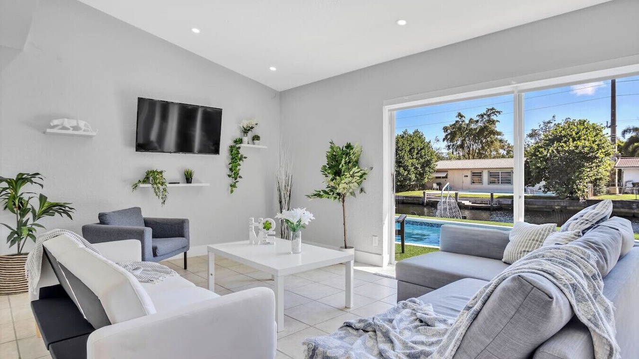 Photo of Livingroom in North Central Hollywood