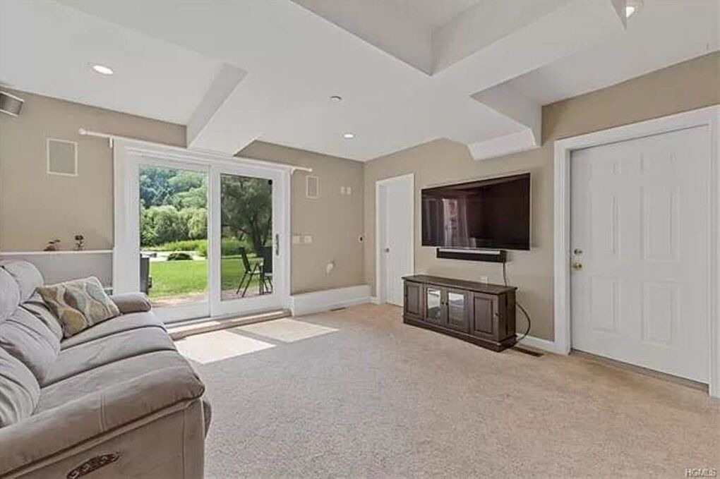 Photo of Livingroom in Town of New Castle