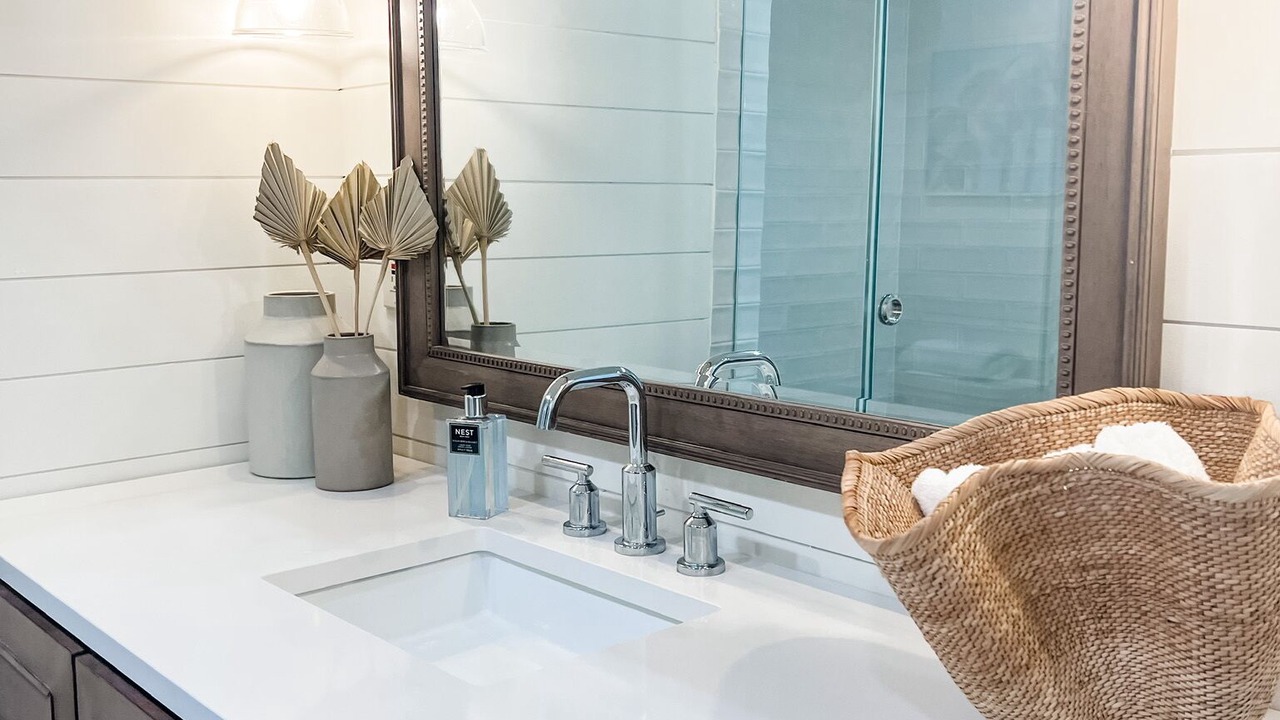 Photo of Bathroom in Lubbers Quarters Cay