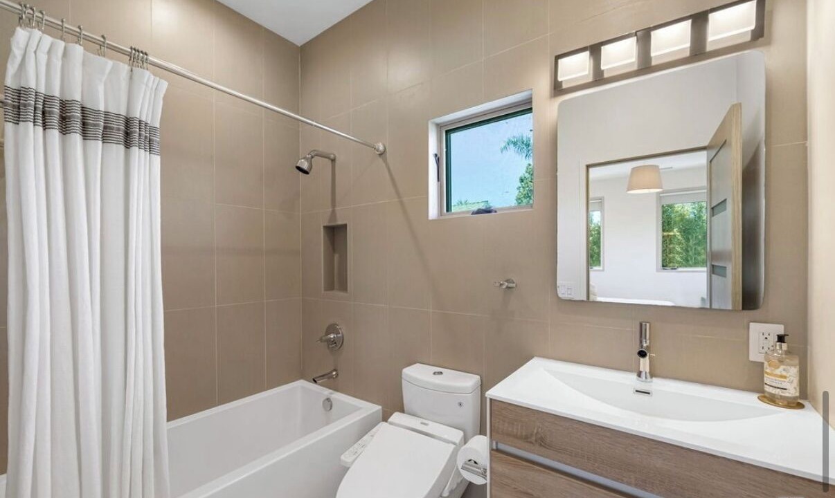 Photo of Bathroom in Mar Vista