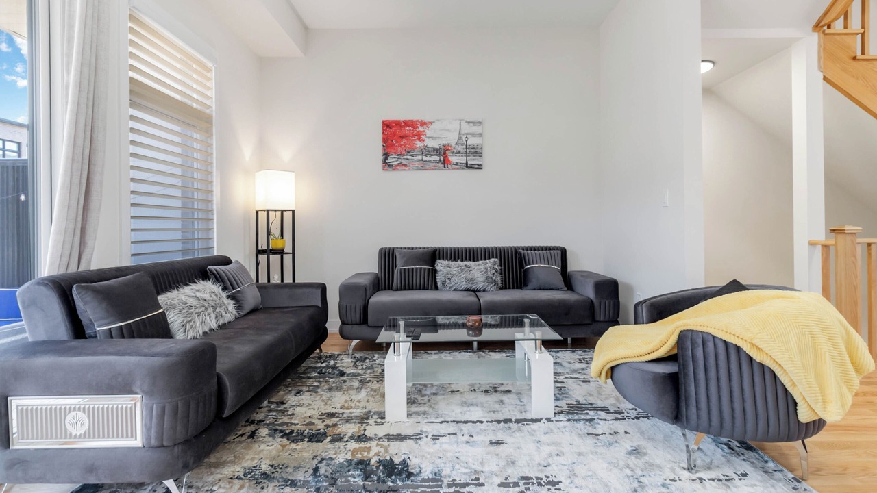 Photo of Livingroom in Oakville