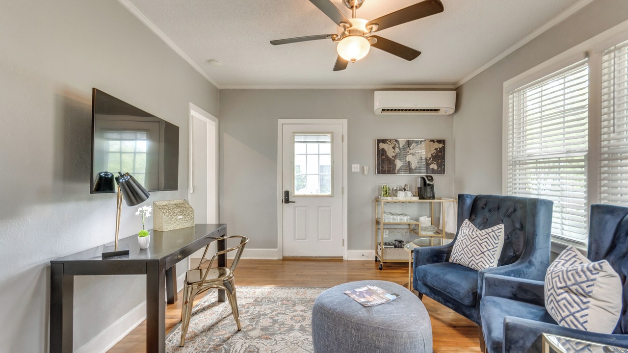 Photo of Livingroom in East Hill