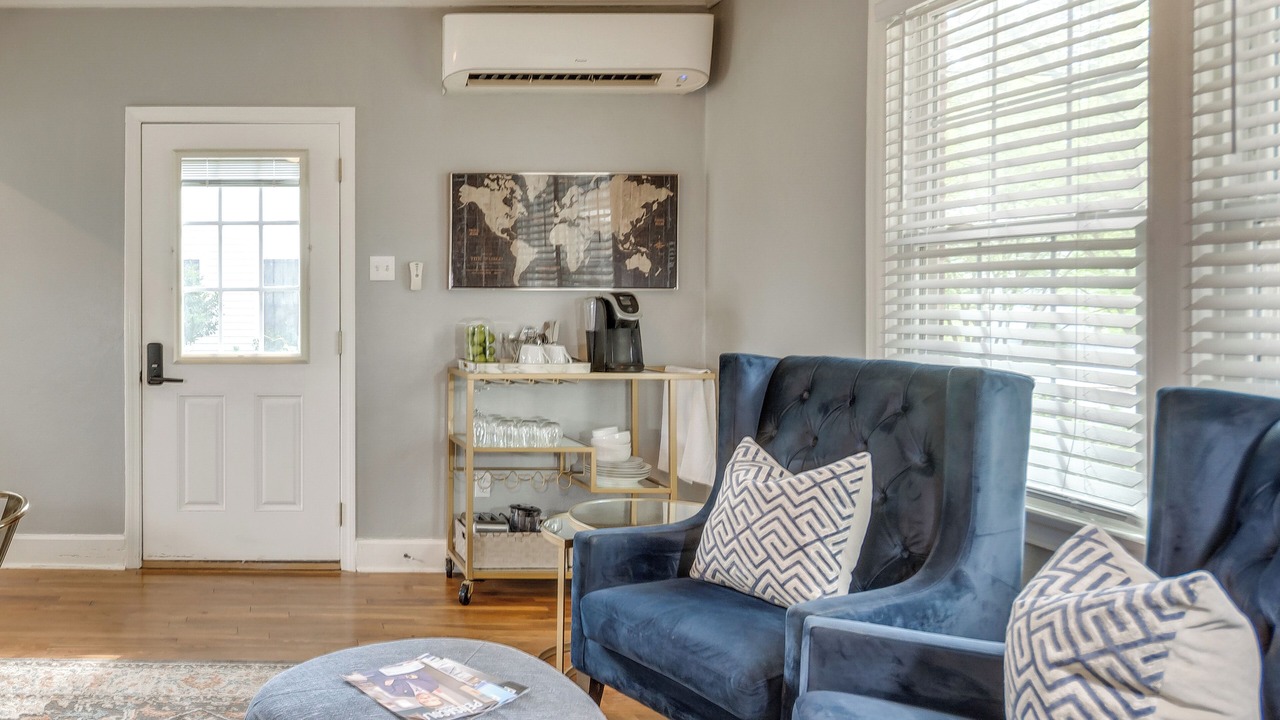 Photo of Livingroom in East Hill