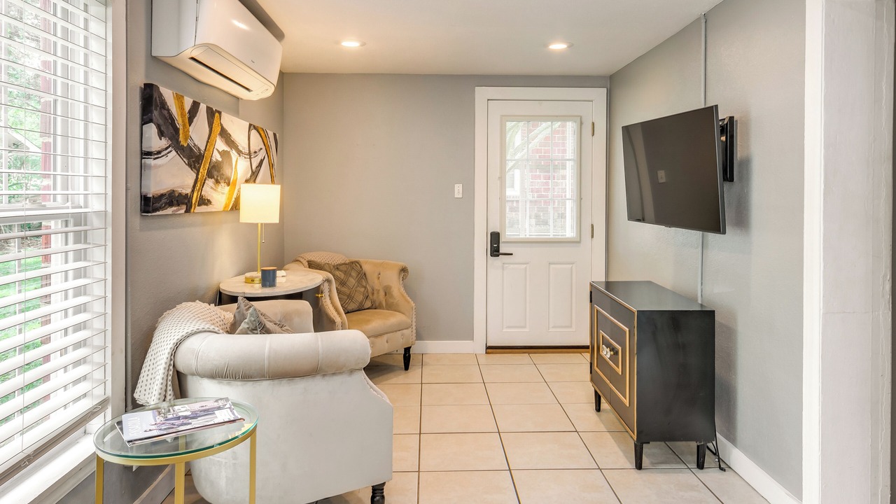 Photo of Livingroom in East Hill
