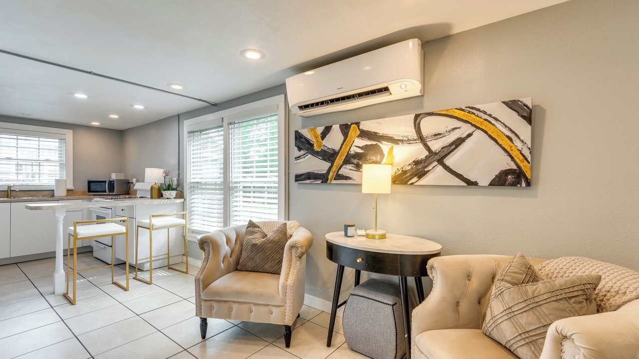 Photo of Livingroom in East Hill