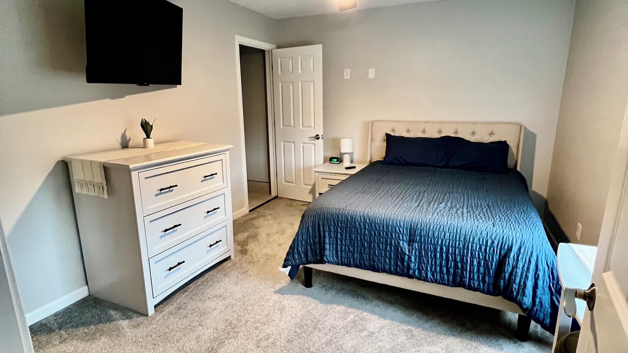 Photo of Bedroom in Lake Erie Beach