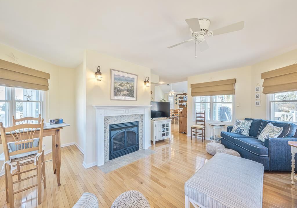Photo of Livingroom in Admiral Estates