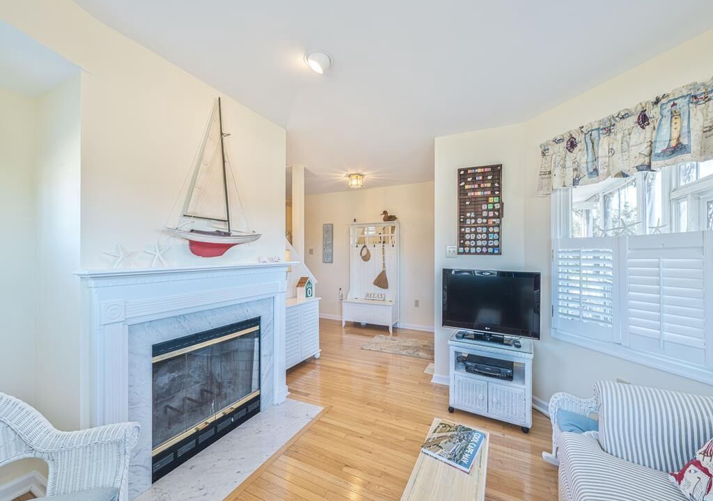 Photo of Livingroom in Admiral Estates
