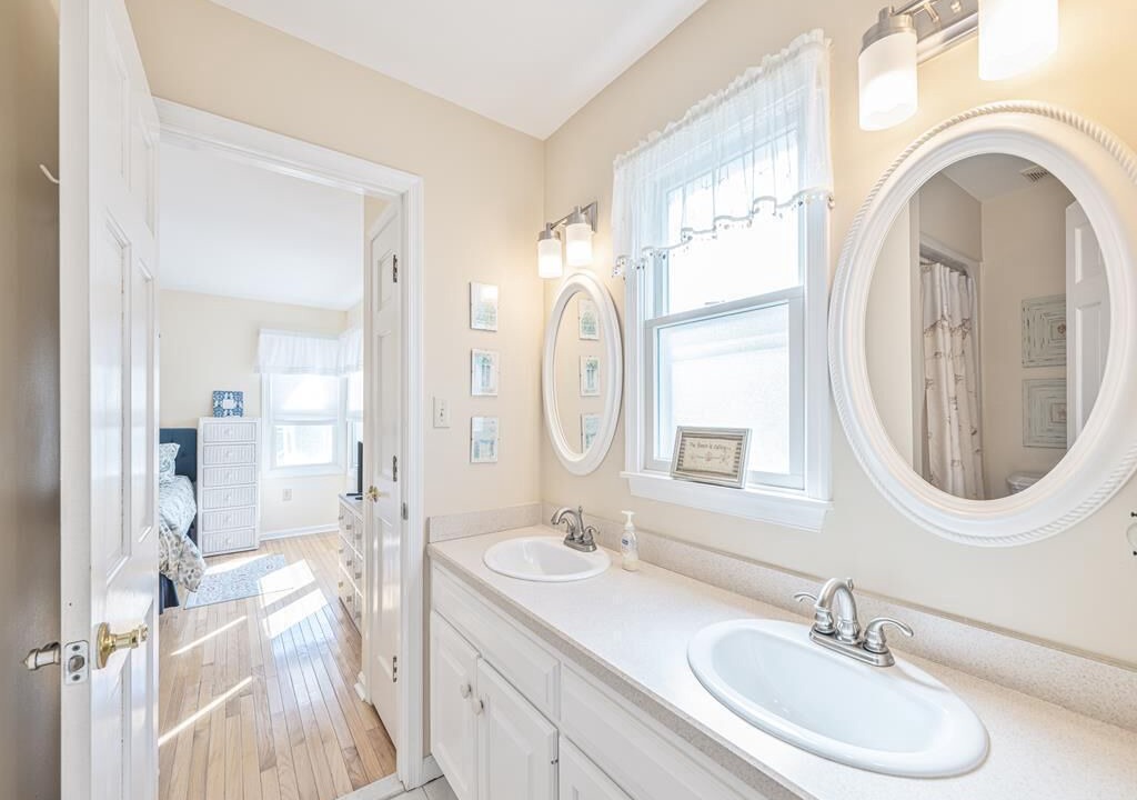 Photo of Bathroom in Admiral Estates
