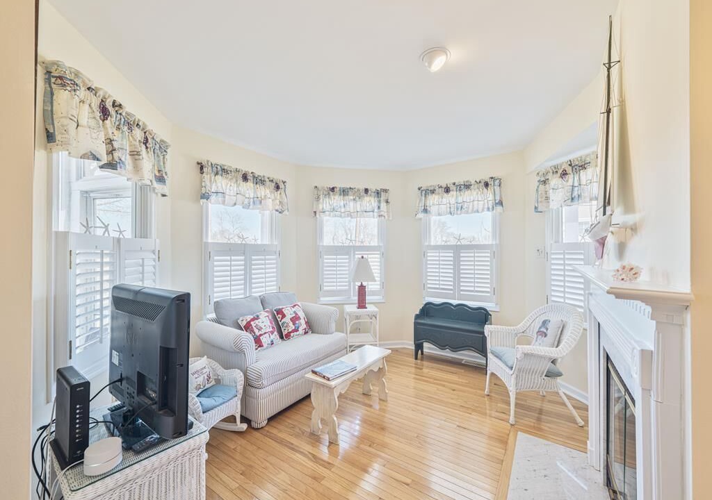 Photo of Livingroom in Admiral Estates