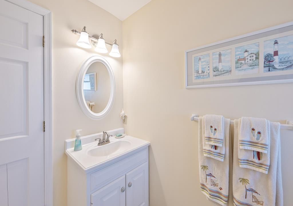 Photo of Bathroom in Admiral Estates