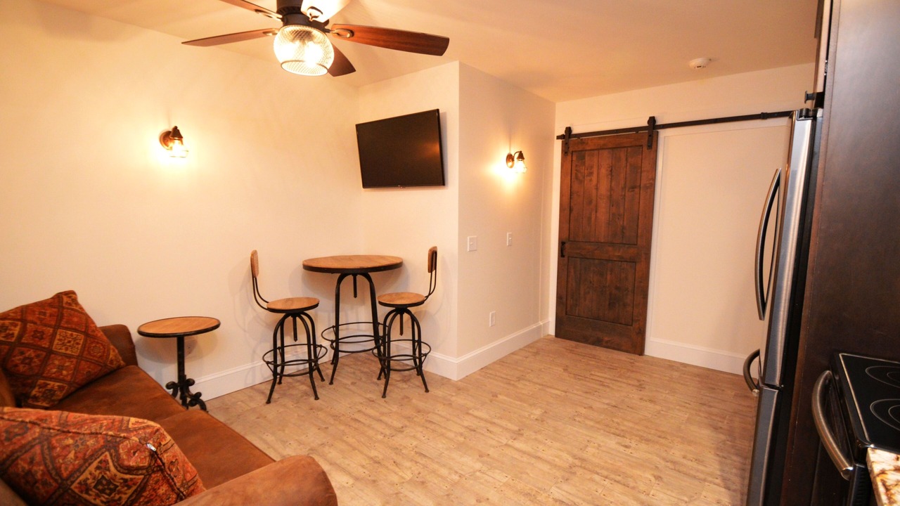 Photo of Livingroom in Oaks Corners