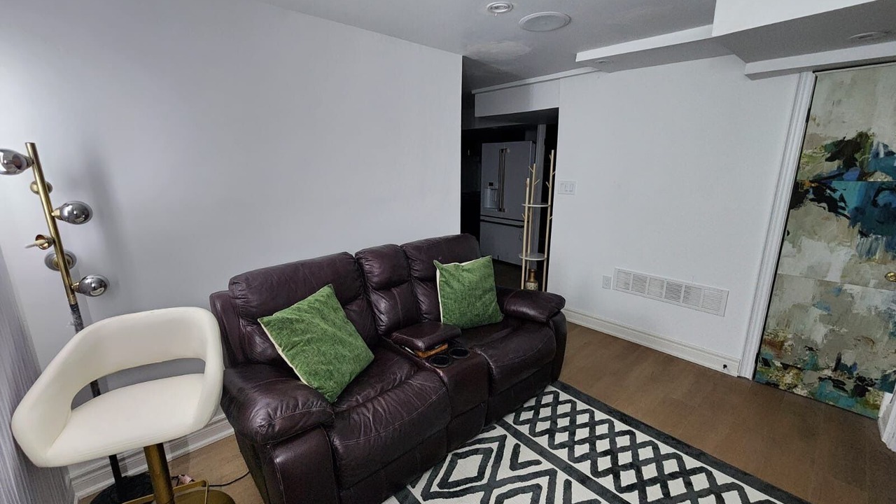 Photo of Livingroom in Caledon