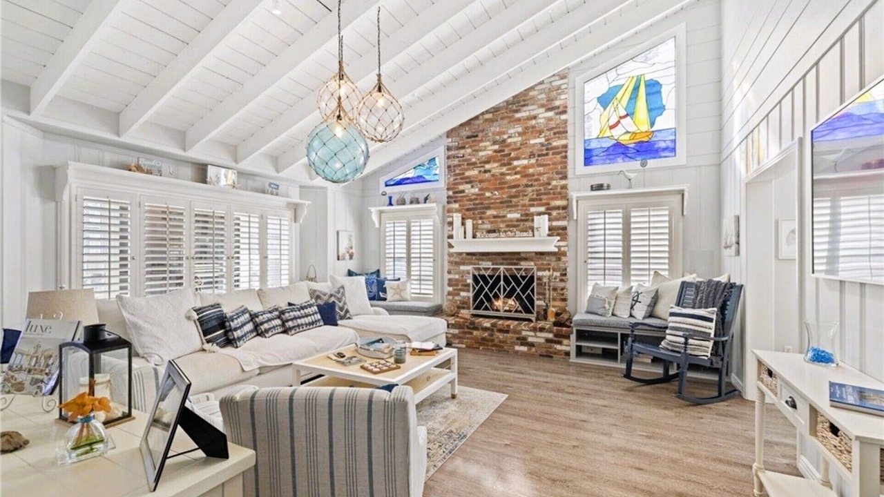 Photo of Livingroom in Belmont Shore