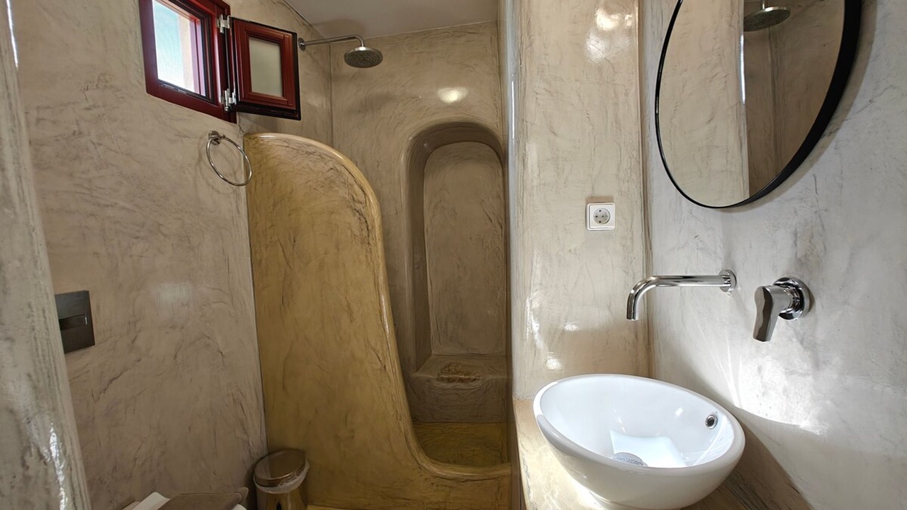 Photo of Bathroom in Emporio