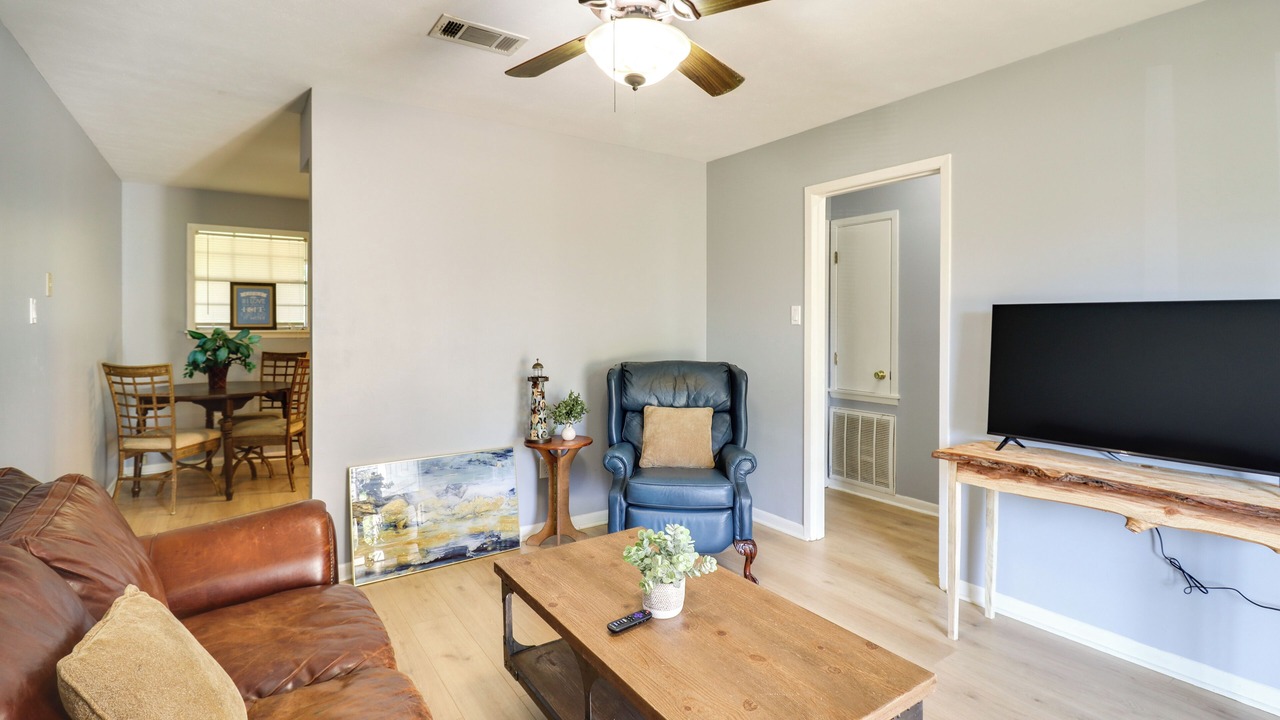 Photo of Livingroom in Brookhaven