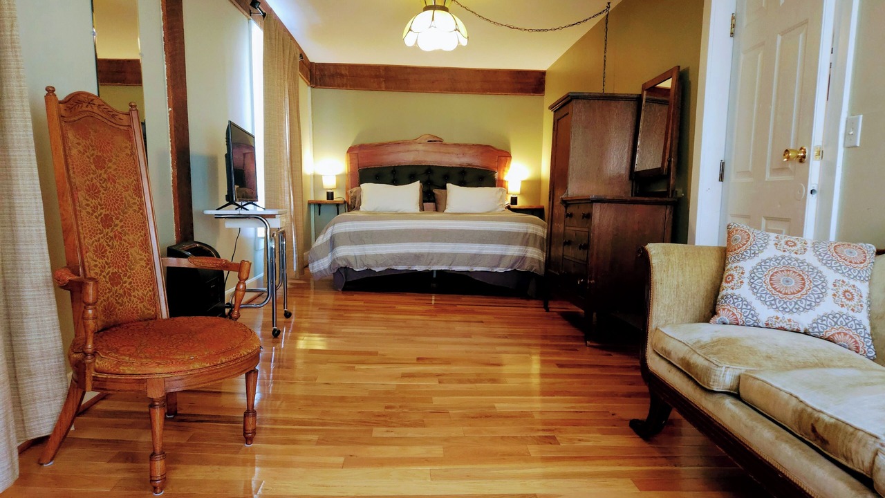 Photo of Bedroom in Court House