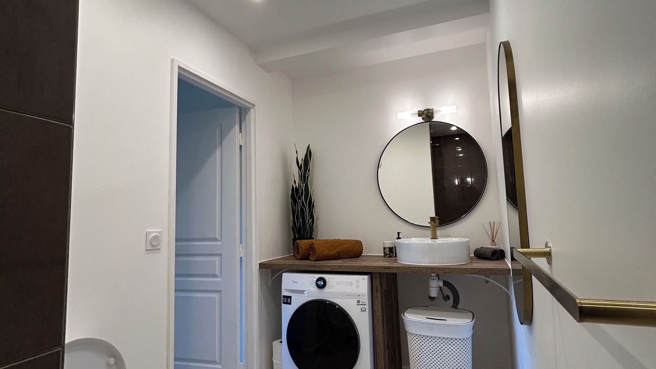 Photo of Bathroom in Faaa