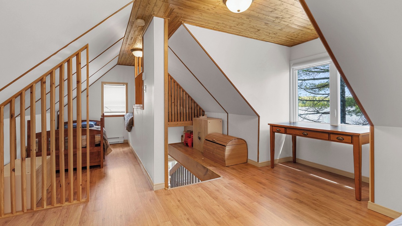 Photo of Bedroom in Adstock