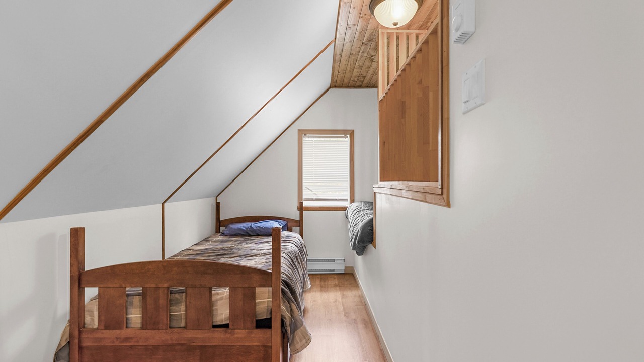 Photo of Bedroom in Adstock