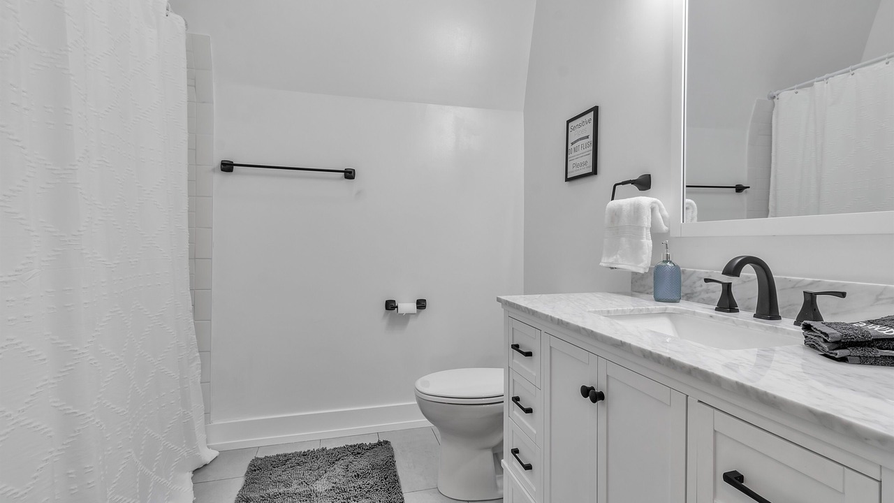Photo of Bathroom in Front Park