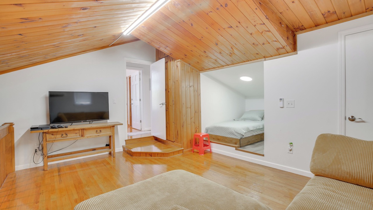 Photo of Bedroom in Lake Carmel