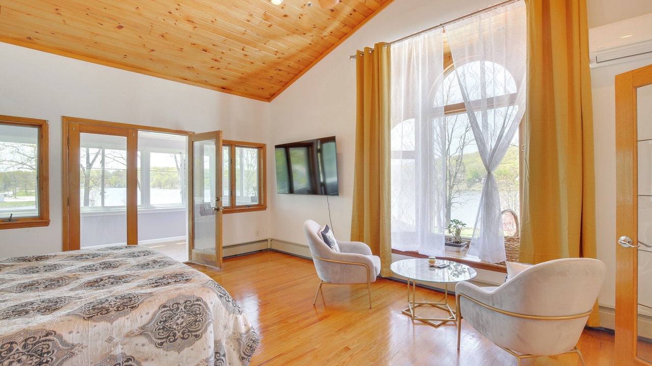 Photo of Bedroom in Lake Carmel