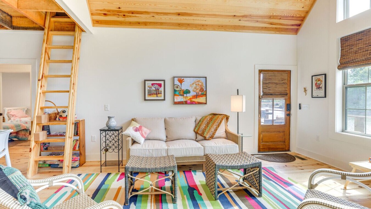 Photo of Livingroom in Little Kowaliga