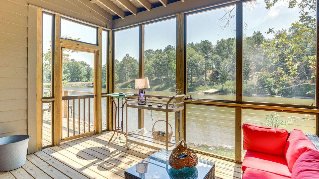 Photo of Livingroom in Little Kowaliga